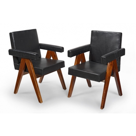 Pierre JEANNERET. Fauteuil dit "Committee chair" en teck massif et cuir