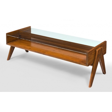 Pierre JEANNERET. Table basse dite "coffee table" en teck massif.