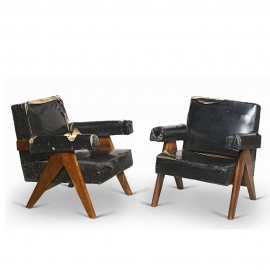 Pierre JEANNERET. Fauteuil dit "Upholstored sofa easy chair" en teck massif et moleskine. 