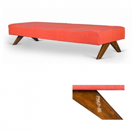 Pierre JEANNERET. Lit de repos dit "diwan" ou "day bed" en teck massif et toile de coton. 