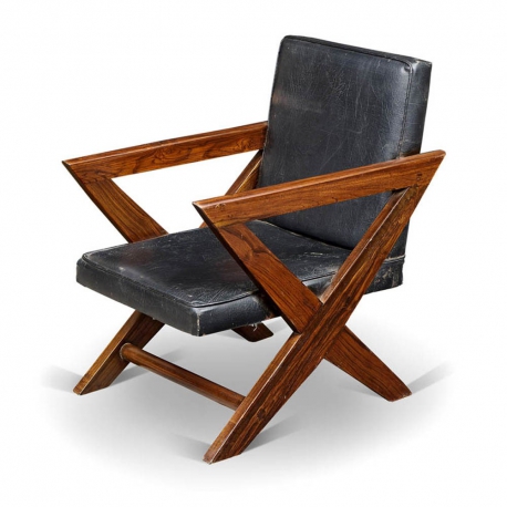 Pierre JEANNERET. Fauteuil en teck massif et moleskine.