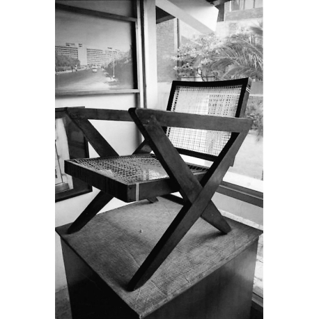 Pierre JEANNERET. Fauteuil en teck.