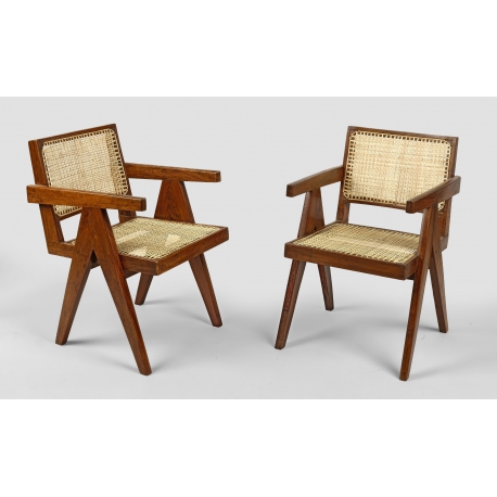 Pierre JEANNERET. Fauteuil en teck.