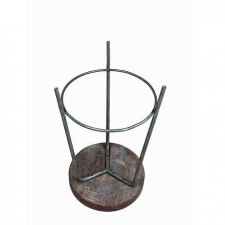 Pierre JEANNERET. Tabouret en teck et fer.